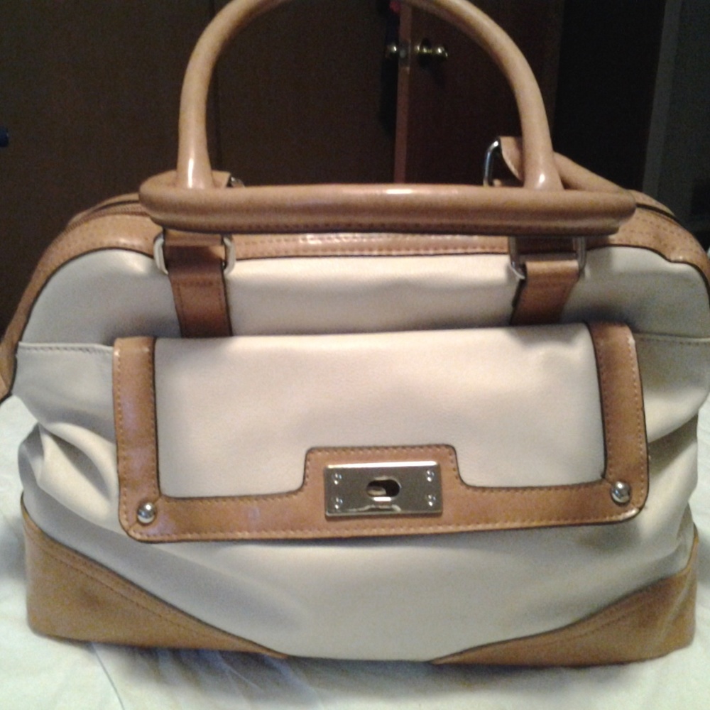 Simulated leather ladies handbag.